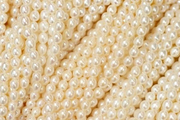 Which Country Imports the Most Cultured Pearls in the World?